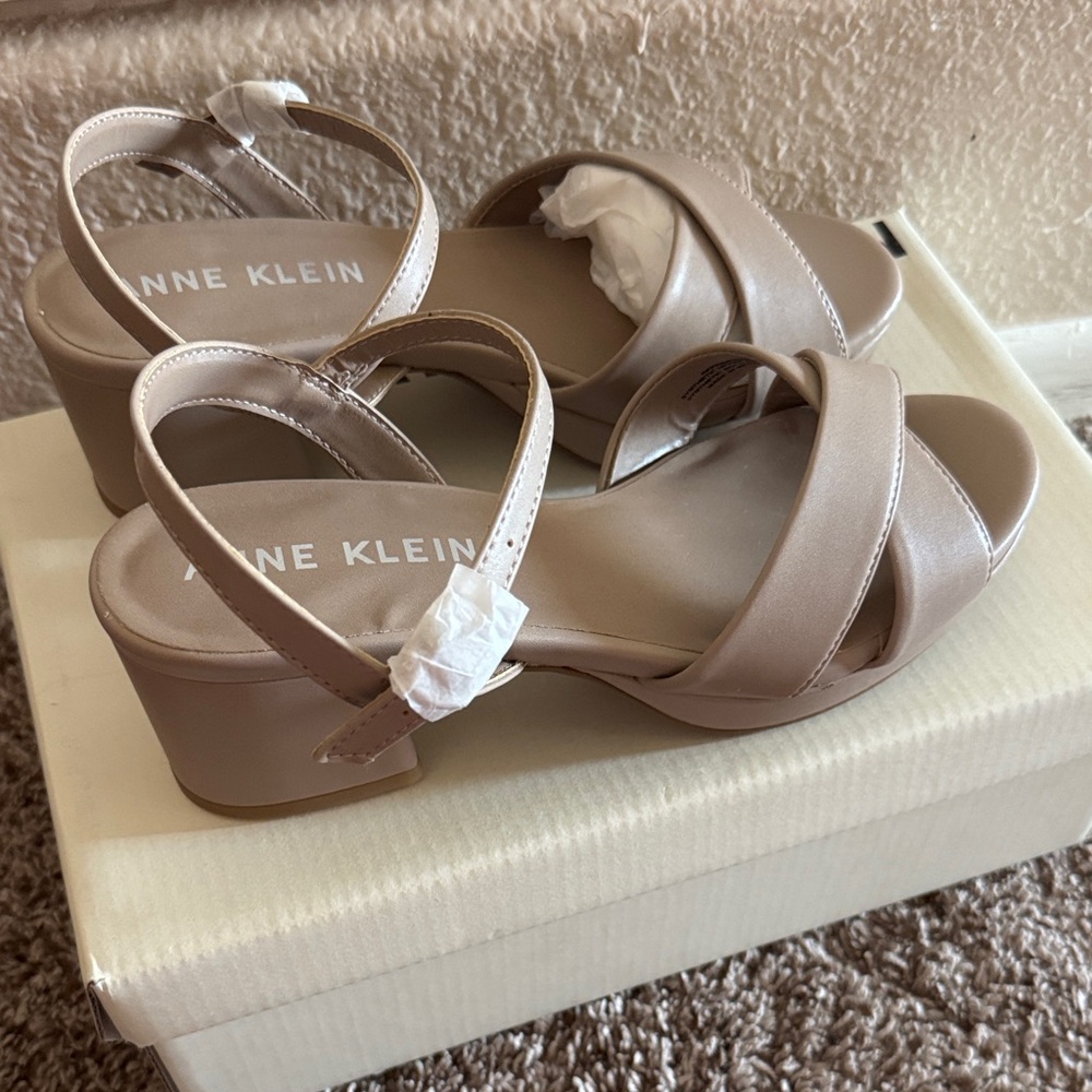 Anne Klein Women's nude Sandals - Picture 2 of 5